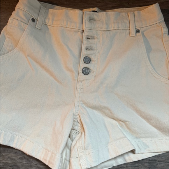 Banana Republic Khaki Shorts - Picture 3 of 5